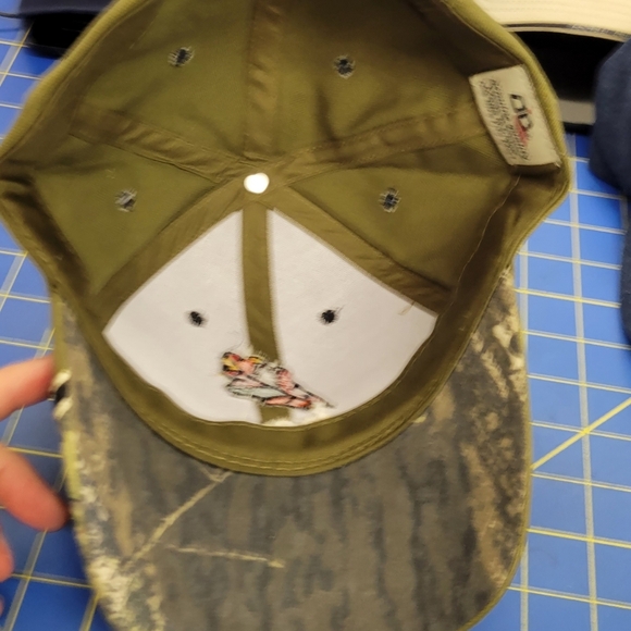 Mossy Oak Hilton Enterprises Camo & Green Adjustable Cap Hat - Picture 6 of 8
